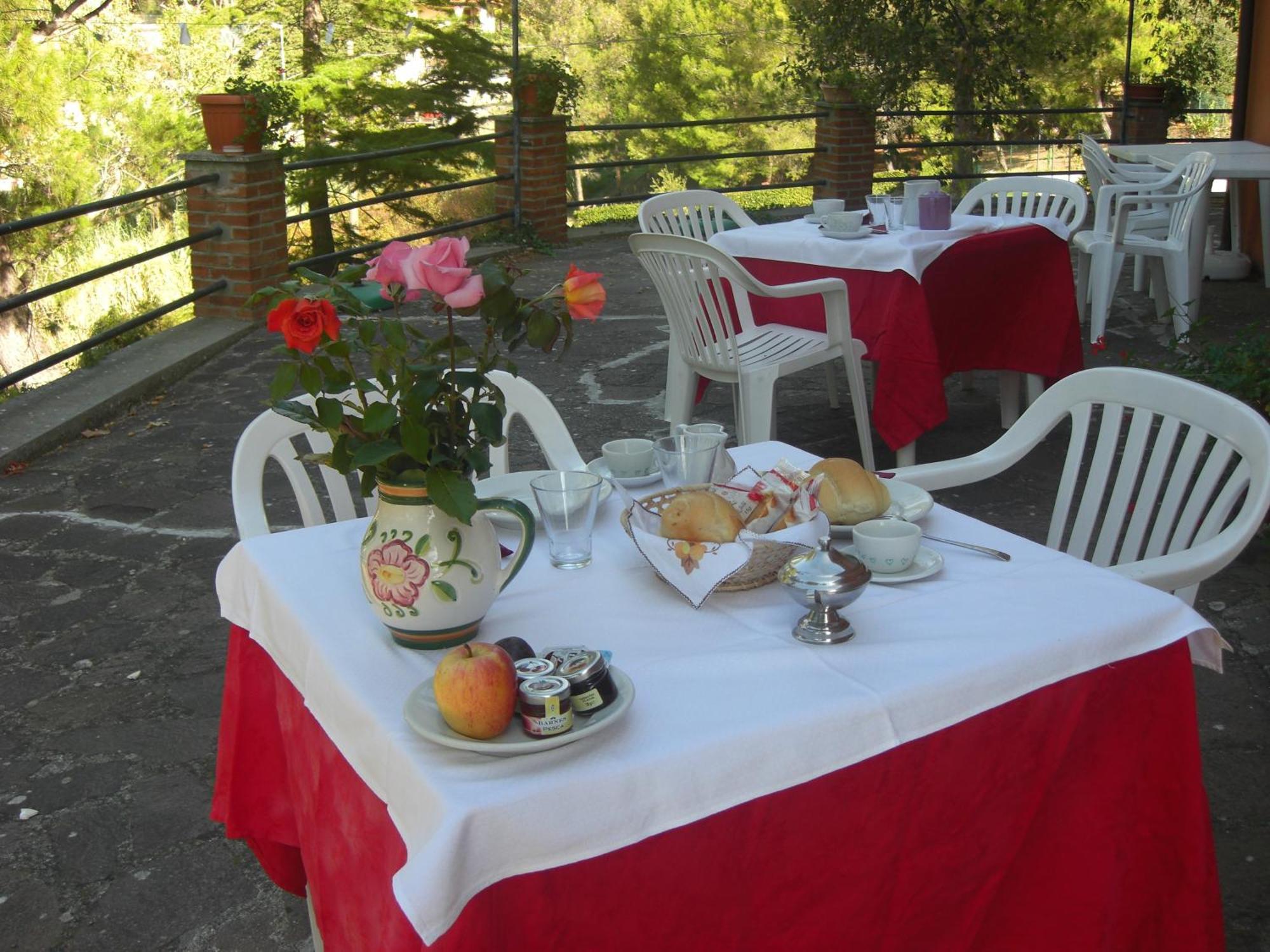 Hotel Il Poggetto Castellina Marittima Eksteriør billede